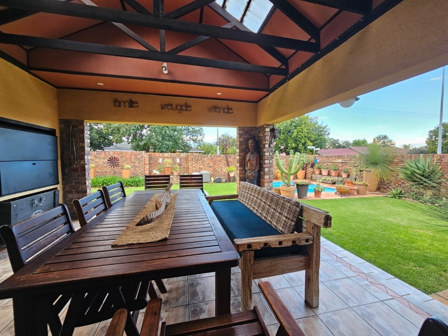 5 Bedroom Property for Sale in Miederpark North West